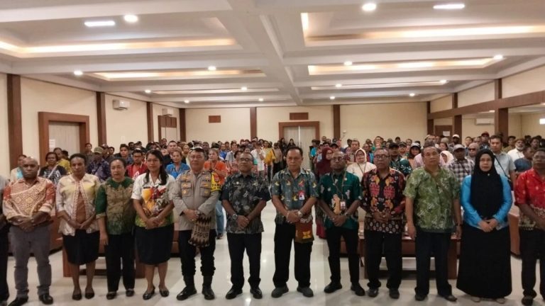 DISTRIK MIMIKA BARU GELAR SOSIALISASI PERATURAN PERUNDANG-UNDANGAN BAGI KETUA RT, PERKUAT TATA KELOLA PEMERINTAHAN DAN PELAYANAN MASYARAKAT