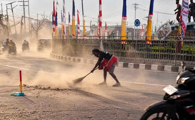 Sudah Berkabut, Masih Berdebu: Distrik Mimika Baru Minta Aktivitas Galian C Dihentikan Sementara